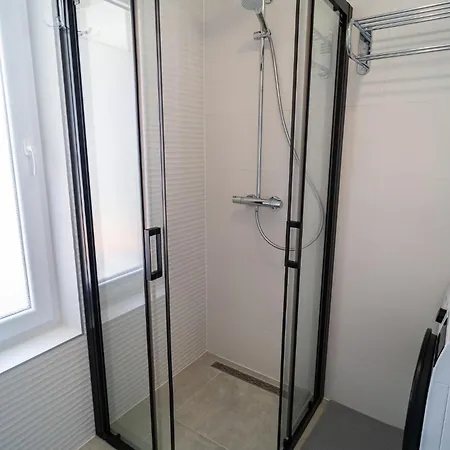 Duo Lipa By Belmont Realty Apartment
