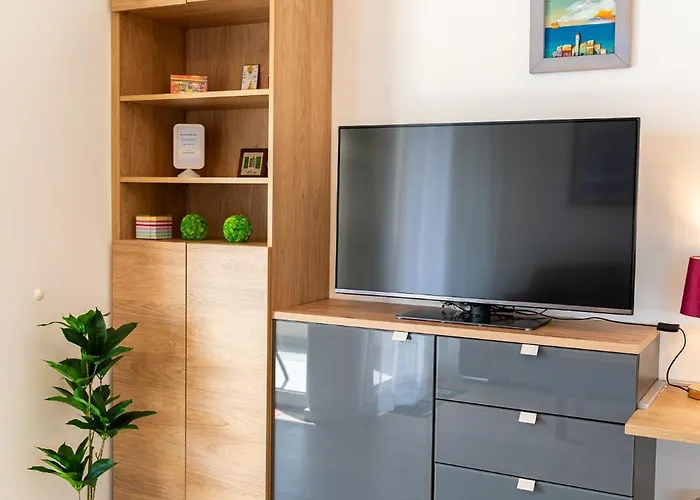 Duo Lipa By Belmont Realty * Ζαντάρ