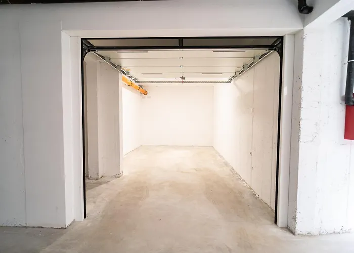 Duo Lipa By Belmont Realty * Ζαντάρ